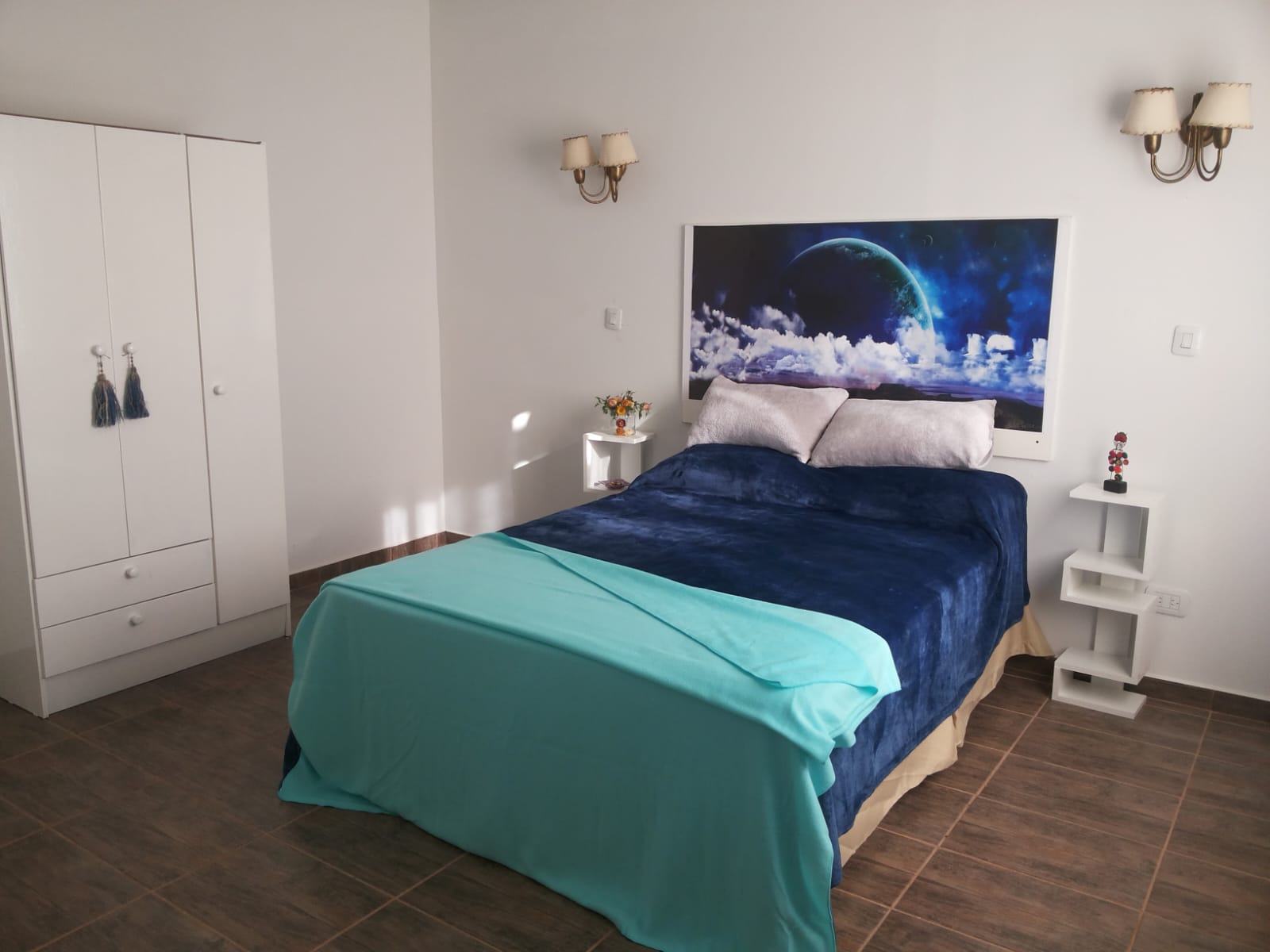 Dormitorio con decoración azul
